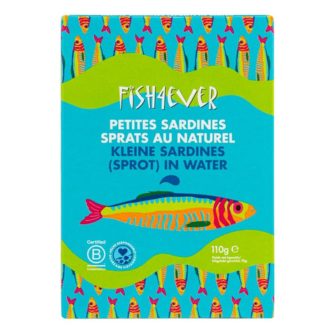 Kleine Sardinen (Sprotten) in Wasser